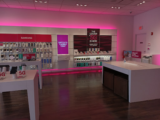 Cell Phone Store «T-Mobile», reviews and photos, 8237 W Ridgewood Dr, Parma, OH 44129, USA