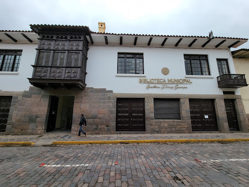 Biblioteca universitaria Cusco