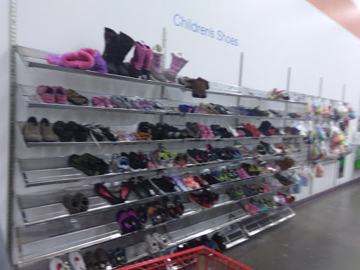 Thrift Store «7th St & Union Hills Goodwill Retail Store & Donation Center», reviews and photos, 710 E Union Hills Dr, Phoenix, AZ 85024, USA