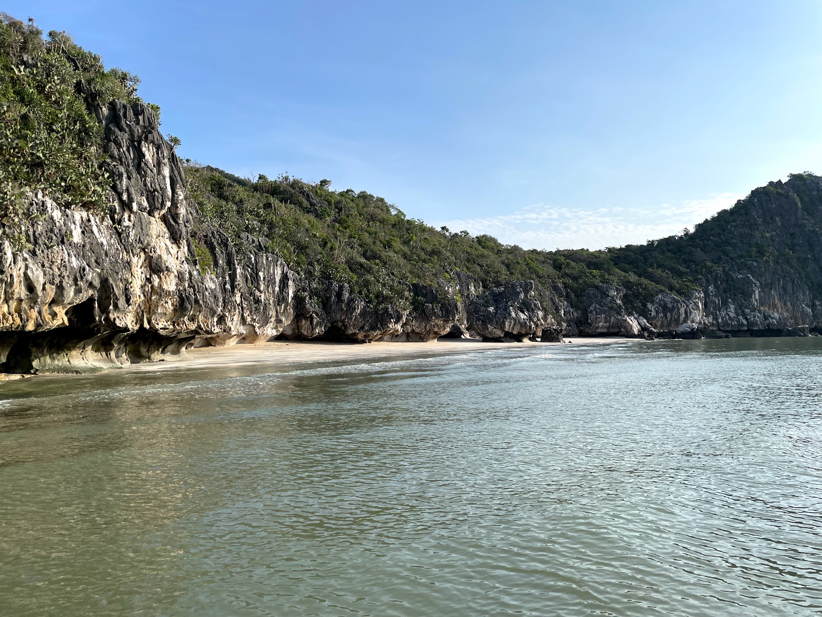 Foto van Wat Thung Noi Stone Beach gelegen in een natuurlijk gebied
