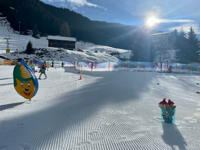 Rezensionen über Top Secret Snowsports Ski & Snowboardschule in Davos - Sportgeschäft