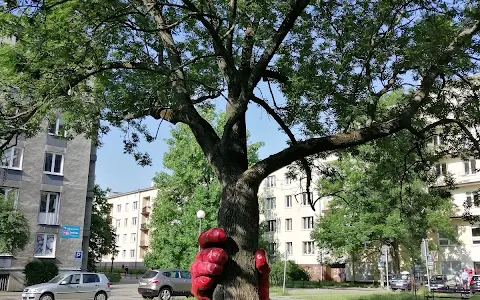 Okopowa rzeźba w parku image