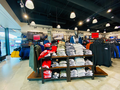 Clothing Store «The North Face Outlet», reviews and photos, 4410 Mills Cir, Ontario, CA 91764, USA