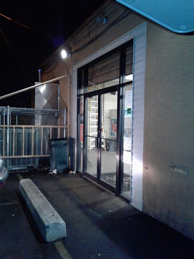 Liquor Store «Beverage Warehouse», reviews and photos, 847 E 11th Ave, Columbus, OH 43211, USA