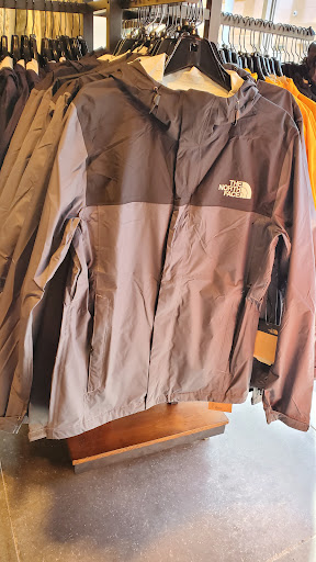 Clothing Store «The North Face Outlet», reviews and photos, 525 S Grand Central Pkwy, Las Vegas, NV 89106, USA