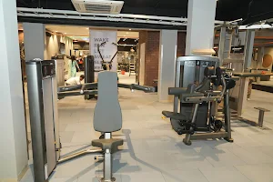 Bombay High Sports Gym & Fitness Studio image
