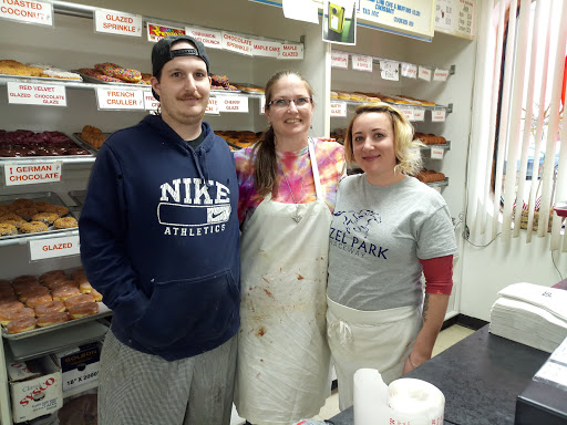 Donut Shop «Apple Fritter Donut Shop», reviews and photos, 741 E 9 Mile Rd, Ferndale, MI 48220, USA