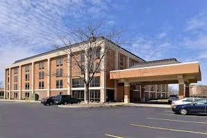 Quality Inn & Suites Matteson near I-57 image