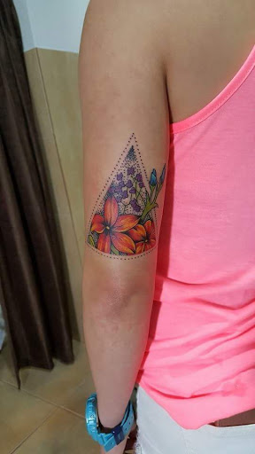 Tattoo Shop «The Lizard Lounge Tattoo Kissimmee», reviews and photos, 4519 S Orange Blossom Trail, Kissimmee, FL 34746, USA