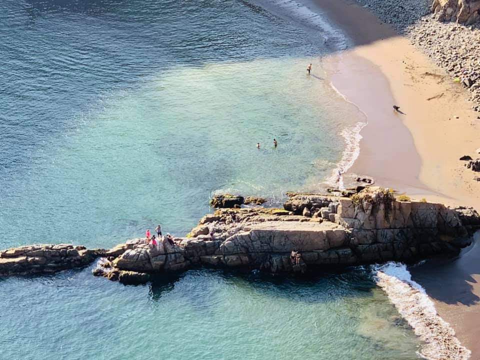 Playa el Cocodrilo的照片 带有碧绿色纯水表面