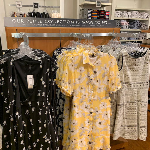 Clothing Store «Banana Republic», reviews and photos, 820 W Stacy Rd, Allen, TX 75013, USA