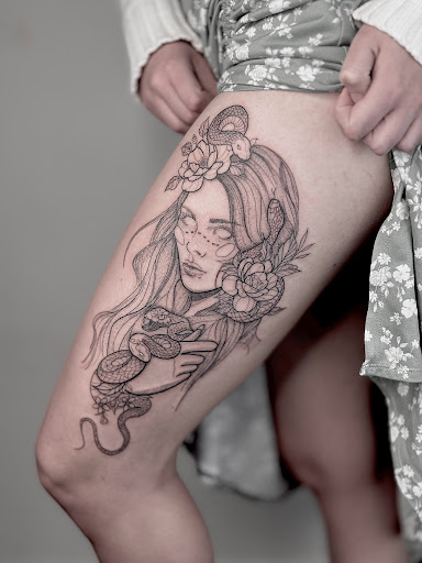 Kamila Lima Fine Line Tattoo