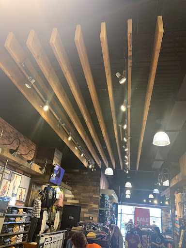 Clothing Store «Tillys», reviews and photos, 343 N Alafaya Trail, Orlando, FL 32828, USA