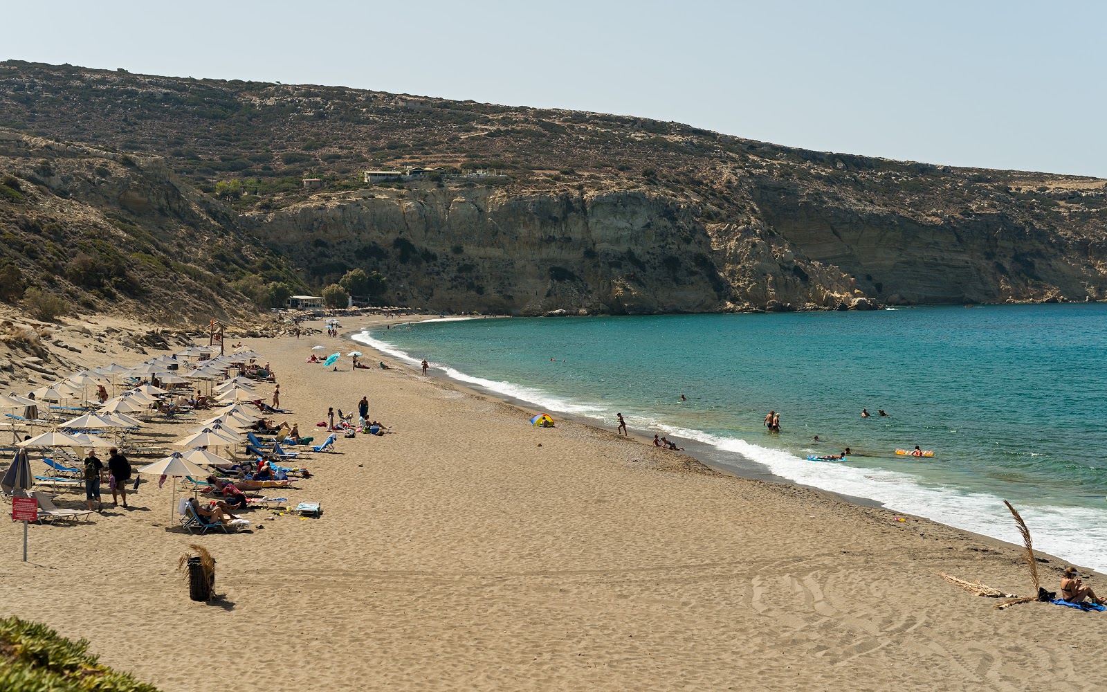 Foto av Kommos beach med turkos rent vatten yta
