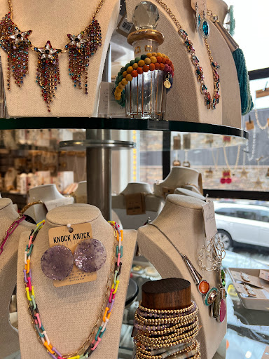 Jewelry Store «Knock Knock Boutique», reviews and photos, 110 W Chocolate Ave, Hershey, PA 17033, USA