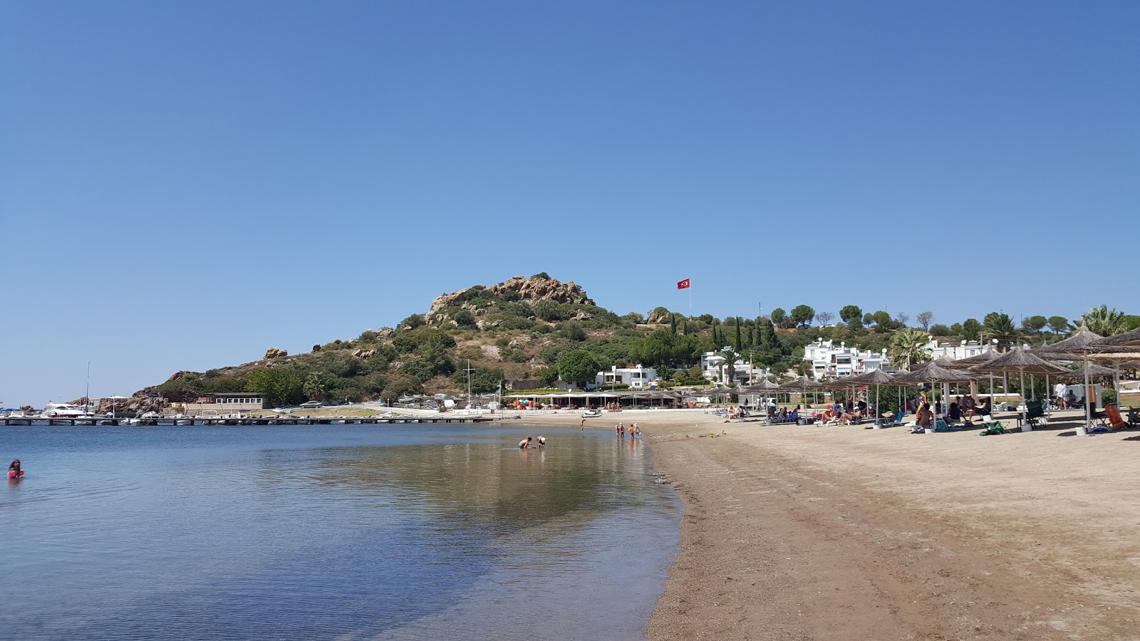 Foto von Guvercin Koyu beach mit beiger sand Oberfläche