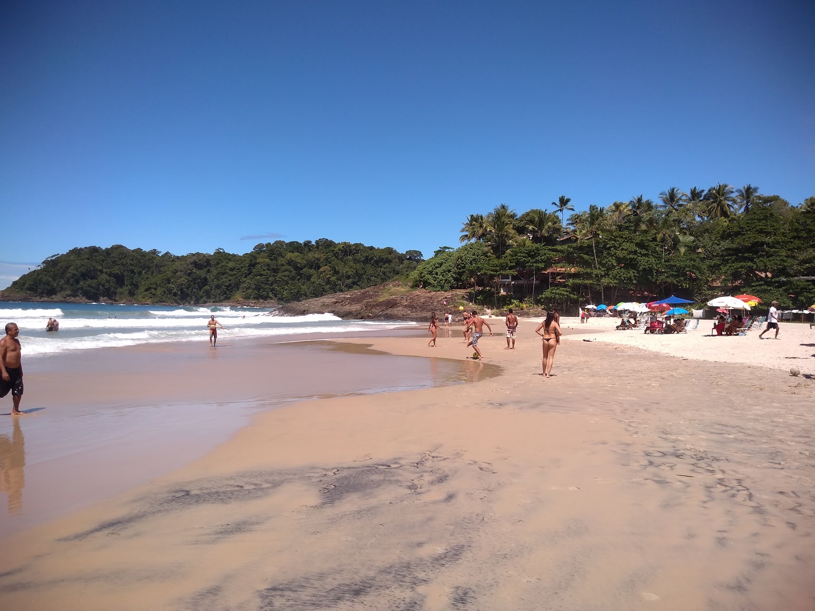 Praia da Tiririca的照片 带有碧绿色纯水表面