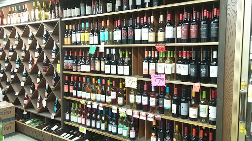 Liquor Store «Greenhaven Wine & Liquor», reviews and photos, 6421 Riverside Blvd, Sacramento, CA 95831, USA