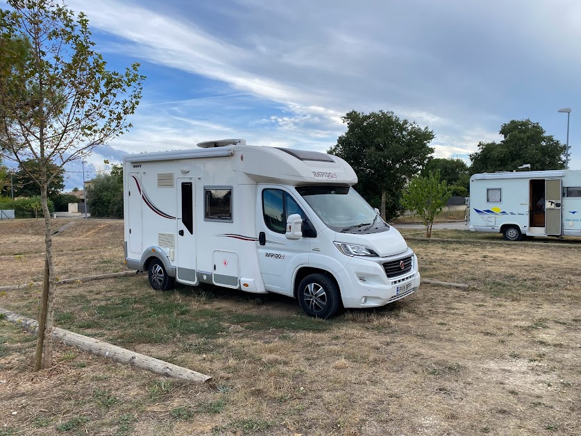 Aire Camping Car Saint-Mamert-du-Gard