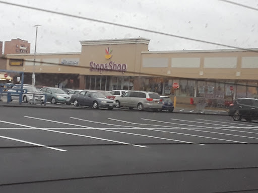 Grocery Store «Stop & Shop», reviews and photos, 31-06 Farrington St, Flushing, NY 11354, USA