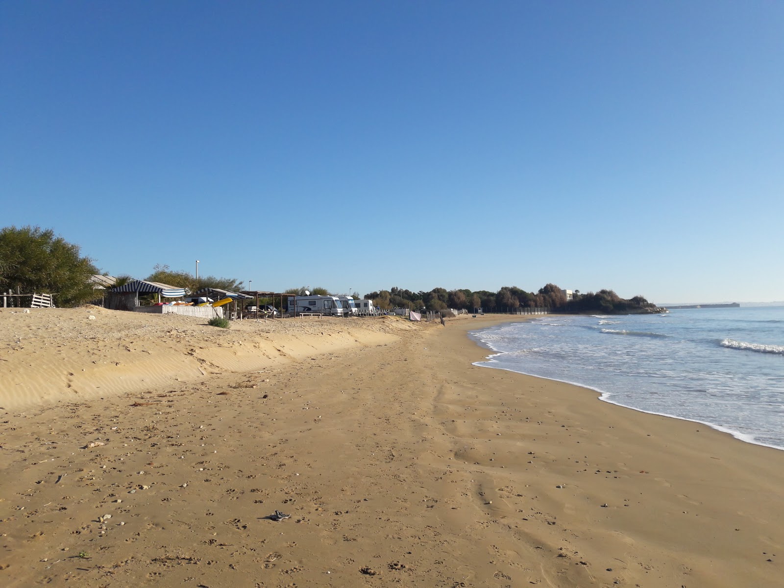 Valokuva Spiaggia di Cirigaista. ja asutus