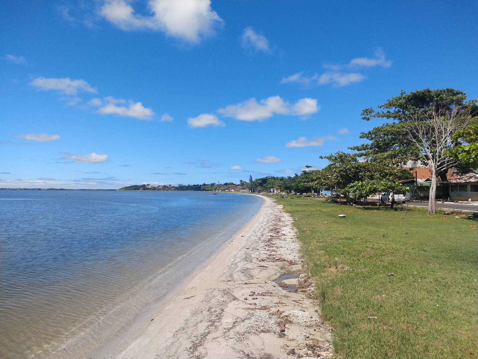 Foto de Praia do Coqueiral con arena brillante superficie