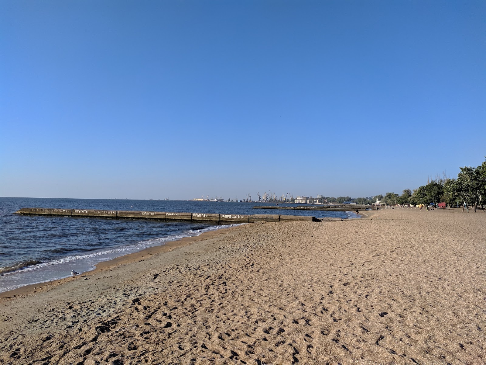 Foto von Mariupol'skiy Plyazh mit beiger sand Oberfläche