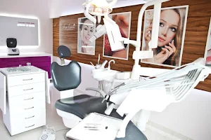 Ihre Zahnklinik Polen - Zahnimplantate und Zahnersatz image