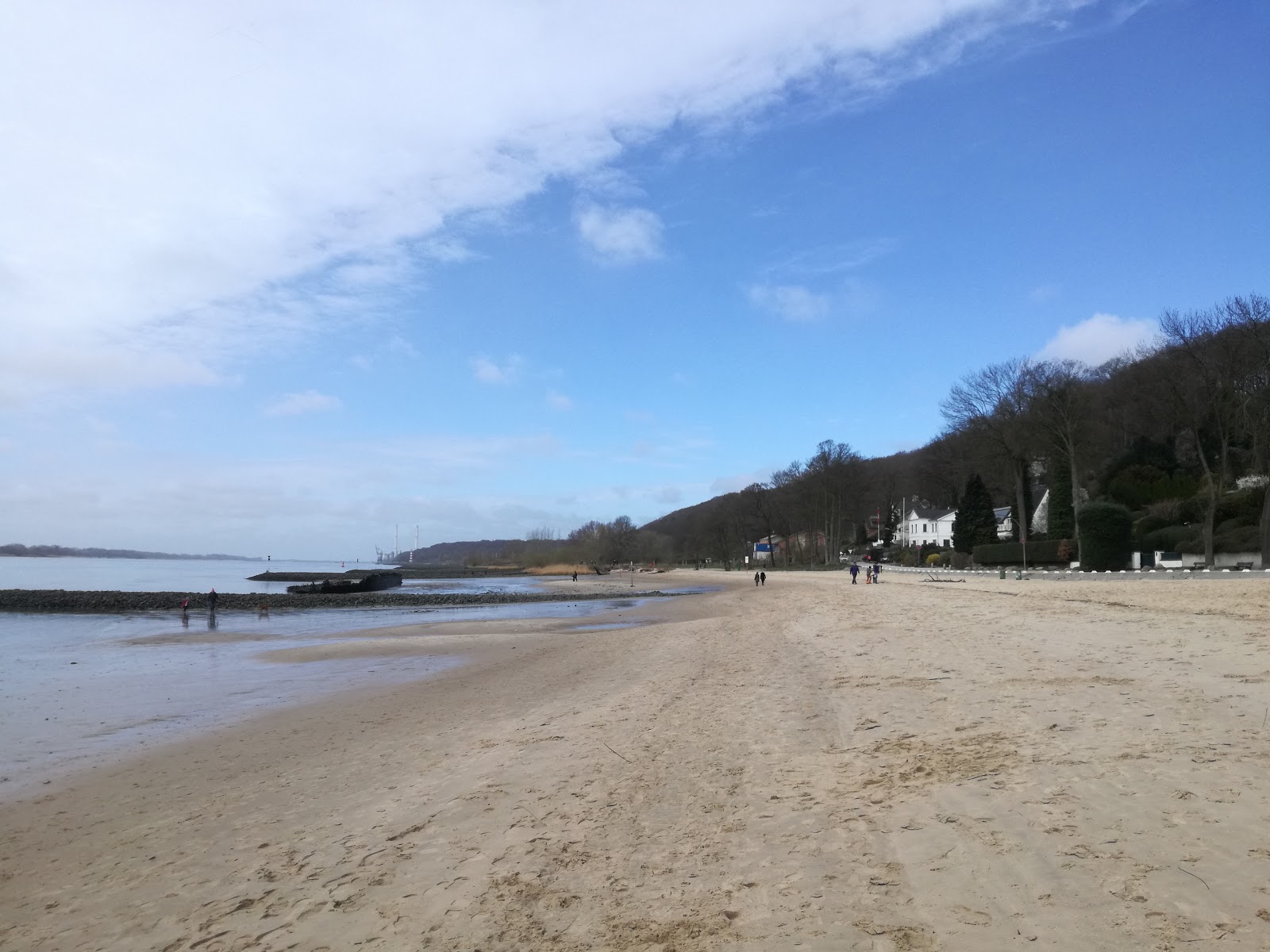 Φωτογραφία του Elbstrand Blankenese - δημοφιλές μέρος μεταξύ λάτρεις της χαλάρωσης