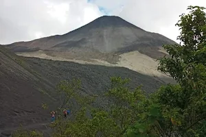 Sendero cerro chino volcan pacaya gt image