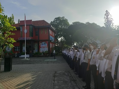 Seragam - SMP Negeri 4 Mojokerto