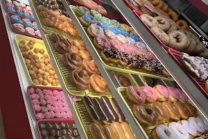 Mama Donuts image