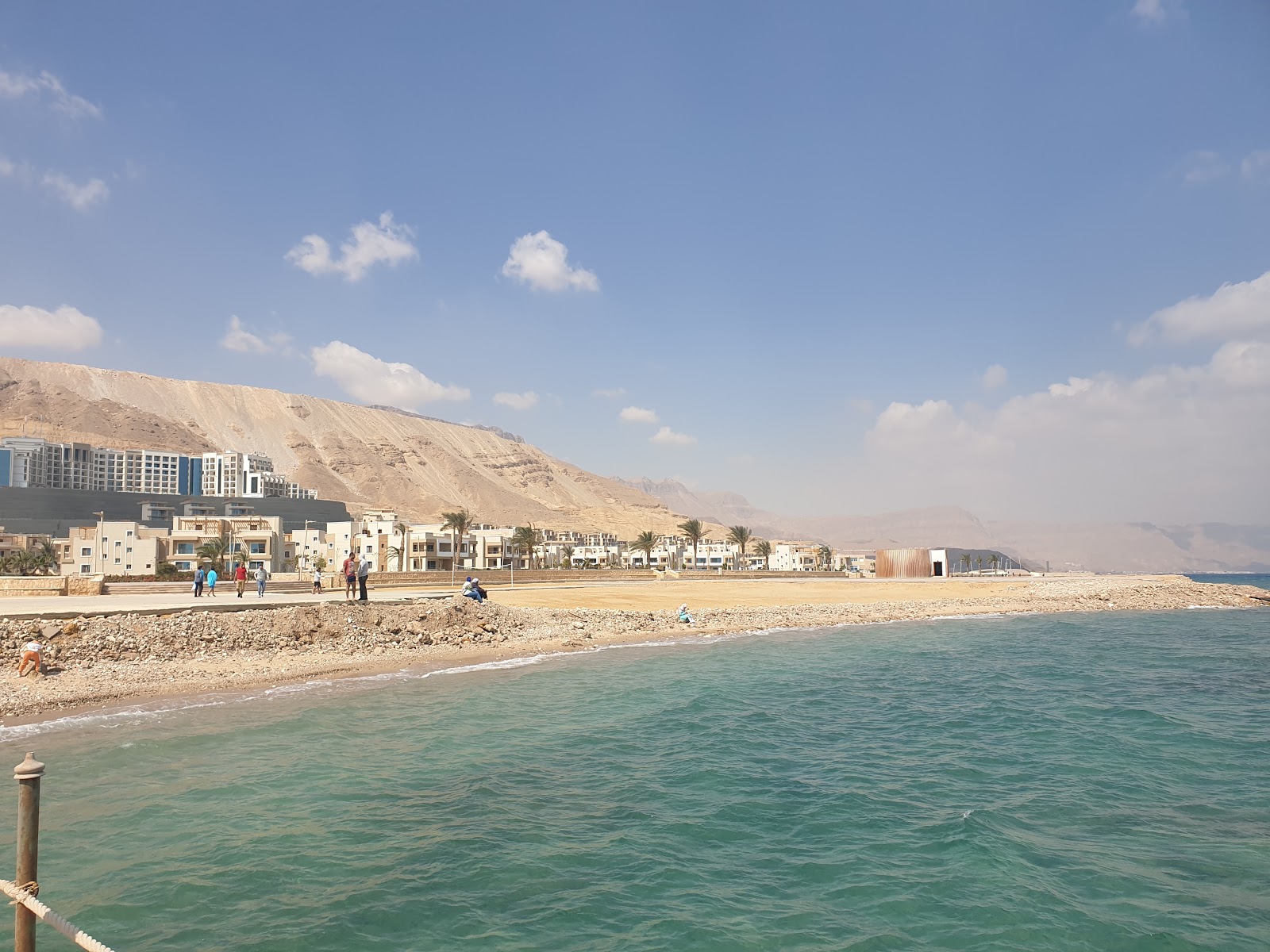 Foto von El Galala Beach mit beiger sand Oberfläche