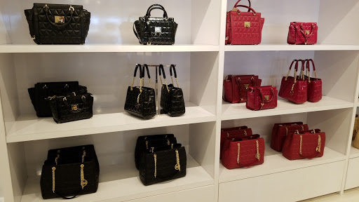 Fashion Accessories Store «Michael Kors», reviews and photos, 348 Nut Tree Rd #348, Vacaville, CA 95687, USA