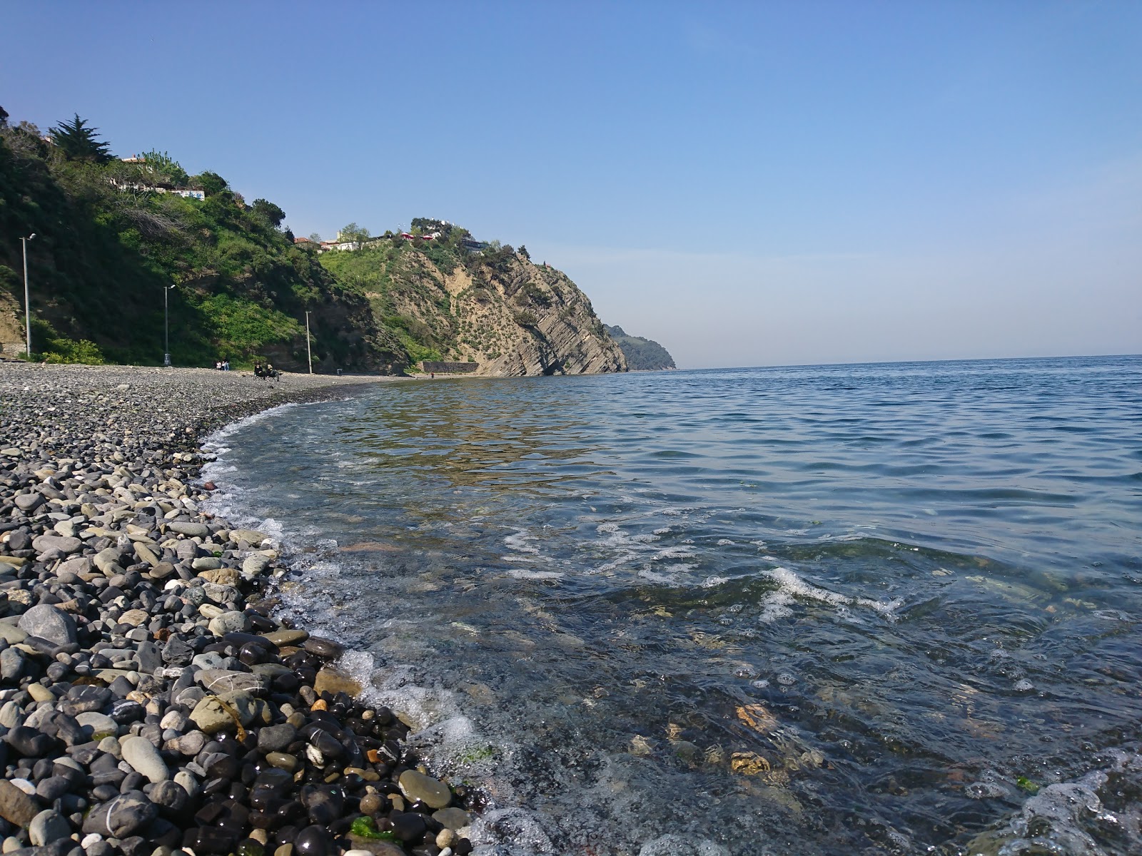 Trilye Sahil beach的照片 带有宽敞的海湾