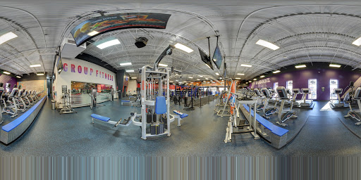 Crunch Fitness - Perimeter image 3