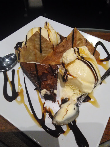 Movie Theater «Studio Movie Grill», reviews and photos, 12332 University Mall Ct, Tampa, FL 33612, USA