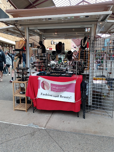 Shopping Mall «Woodburn Premium Outlets», reviews and photos, 1001 N Arney Rd, Woodburn, OR 97071, USA