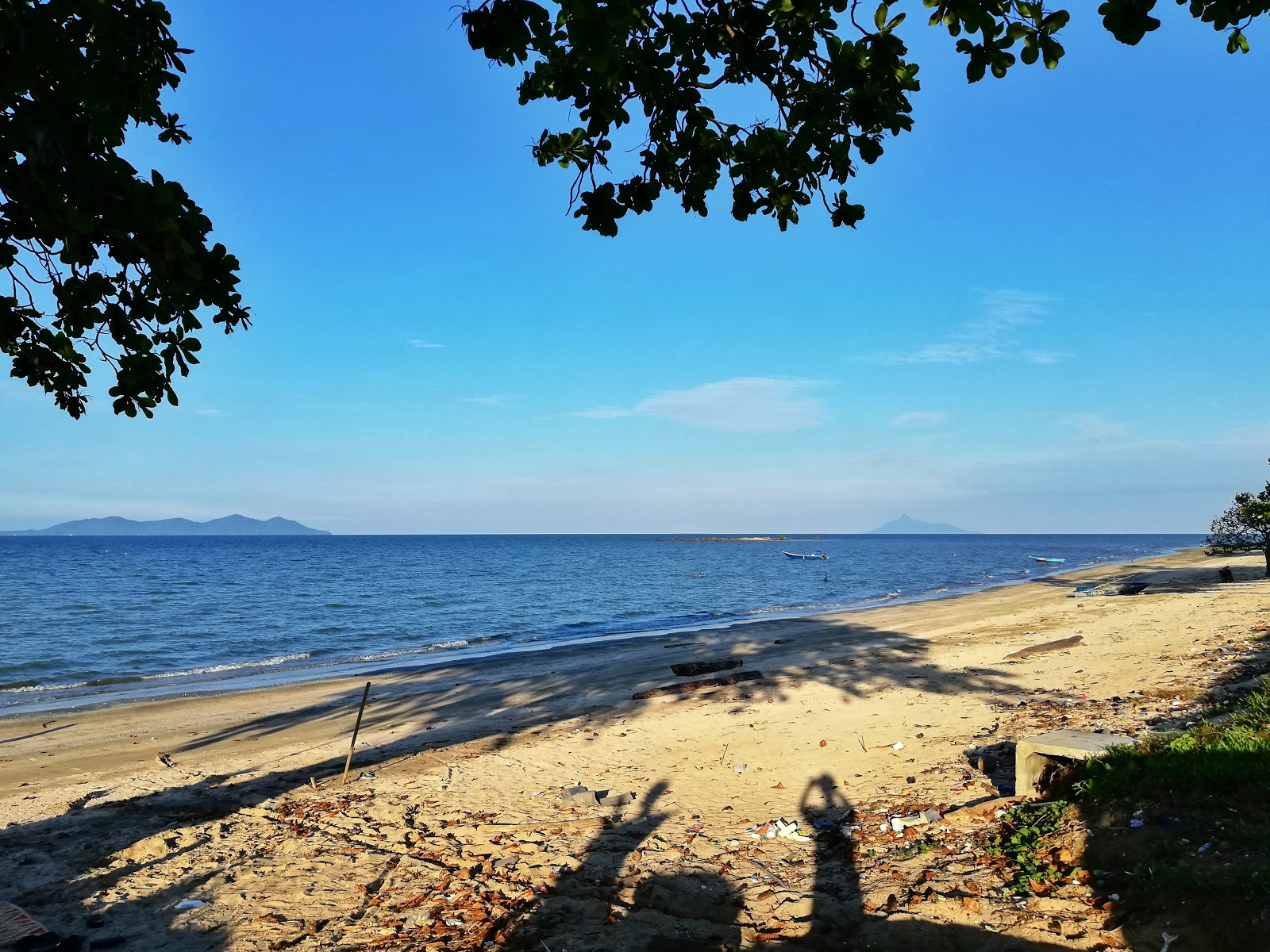Sri Beach的照片 带有灰沙表面