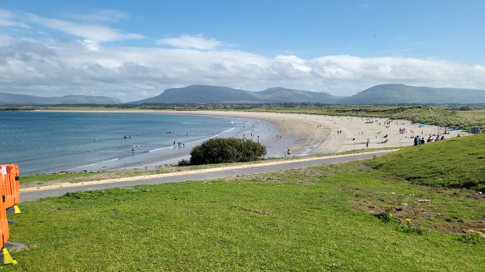 Foto de Mullaghmore Beach con recta y larga