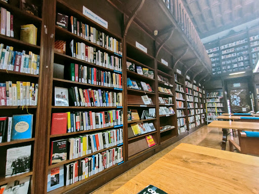 Biblioteca de Cort