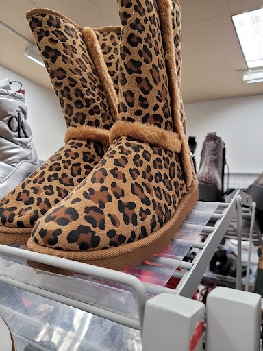 Clothing Store «Burlington Coat Factory», reviews and photos, 833 Lancaster Dr NE, Salem, OR 97301, USA