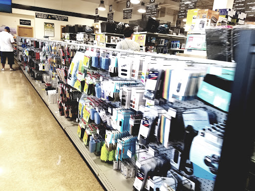 Electronics Store «Micro Center», reviews and photos, 32800 Concord Dr, Madison Heights, MI 48071, USA