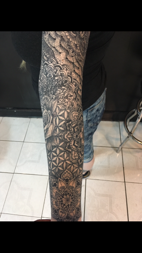 Tattoo Shop «Wildlife Tattoo», reviews and photos, 7149 Winnetka Ave, Winnetka, CA 91306, USA