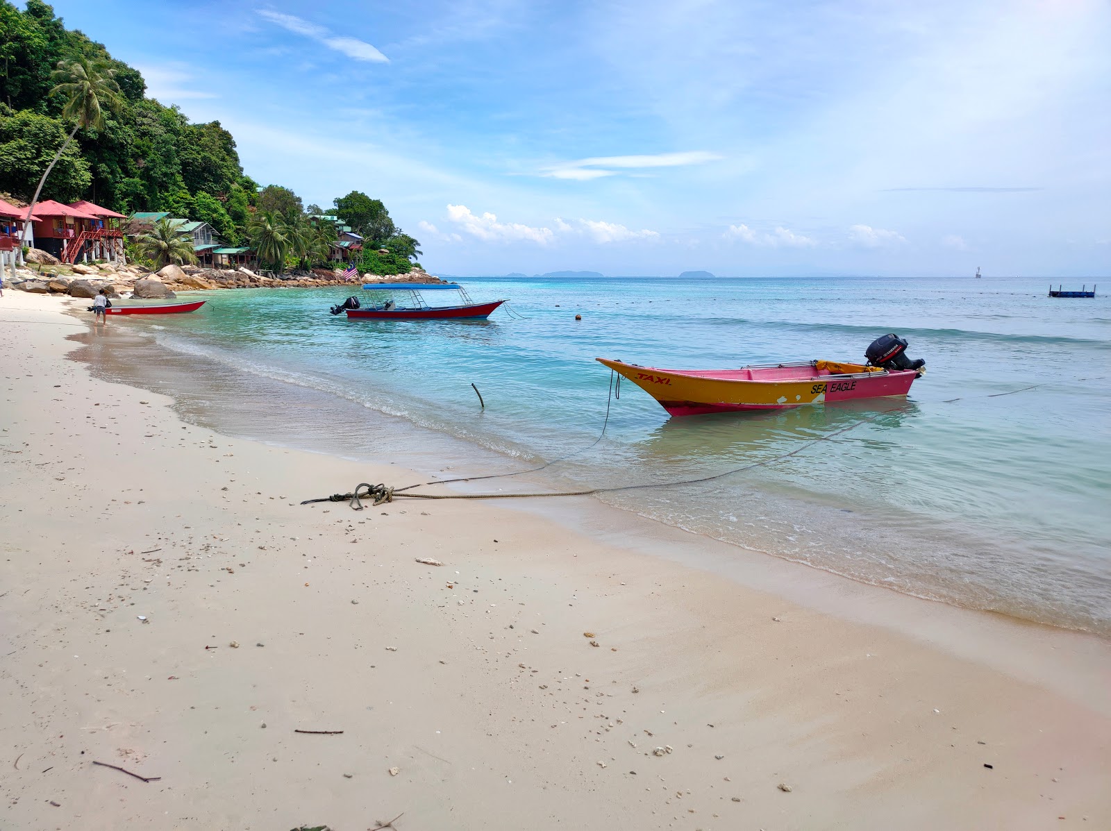 Coral Bay Perhentian Kecil'in fotoğrafı - rahatlamayı sevenler arasında popüler bir yer