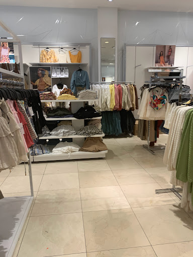 Clothing Store «Forever 21», reviews and photos, 1001 N Arney Rd #1000, Woodburn, OR 97071, USA