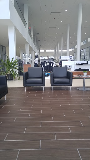 BMW Dealer «Erhard BMW Bloomfield Hills», reviews and photos, 4065 W Maple Rd, Bloomfield Hills, MI 48301, USA