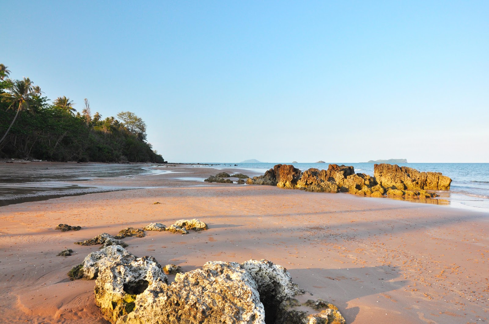 Foto van Bansaithong Beach gelegen in een natuurlijk gebied