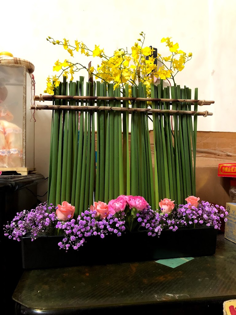 C`est La Vie飲料 花卉 在地小農水果 的照片