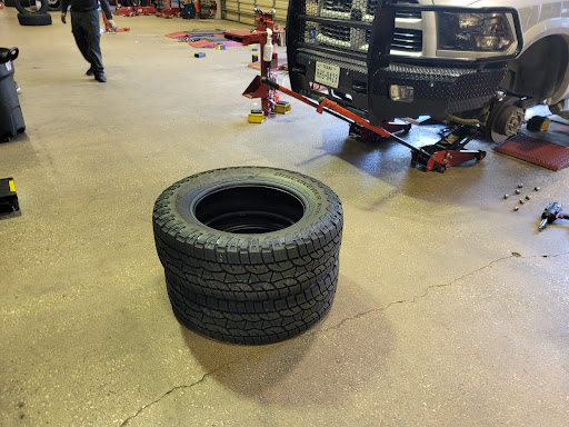 Tire Shop «Discount Tire Store - Arlington, TX», reviews and photos, 1375 NE Green Oaks Blvd, Arlington, TX 76006, USA